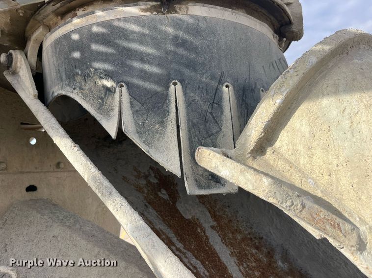 image for item LD9981 2005 Mack CV713 ready mix truck