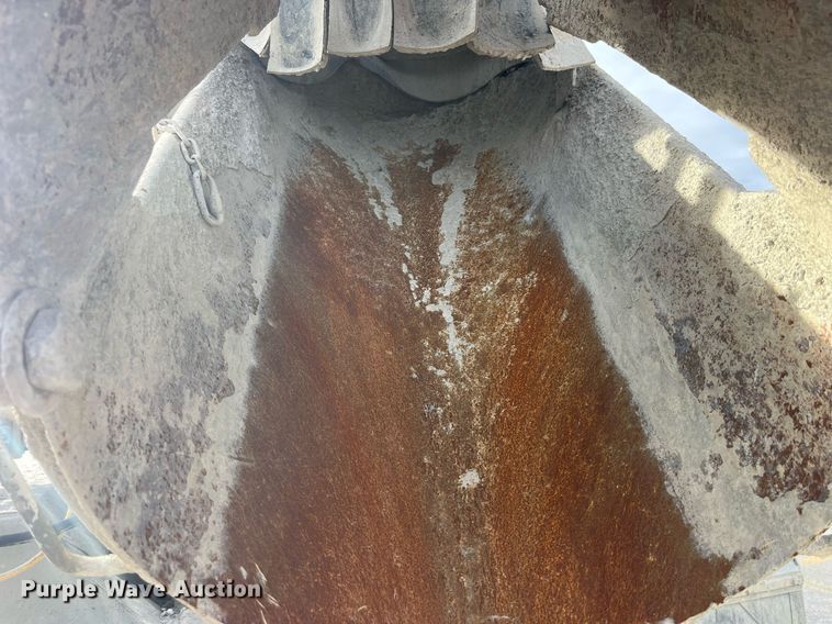 image for item LD9981 2005 Mack CV713 ready mix truck