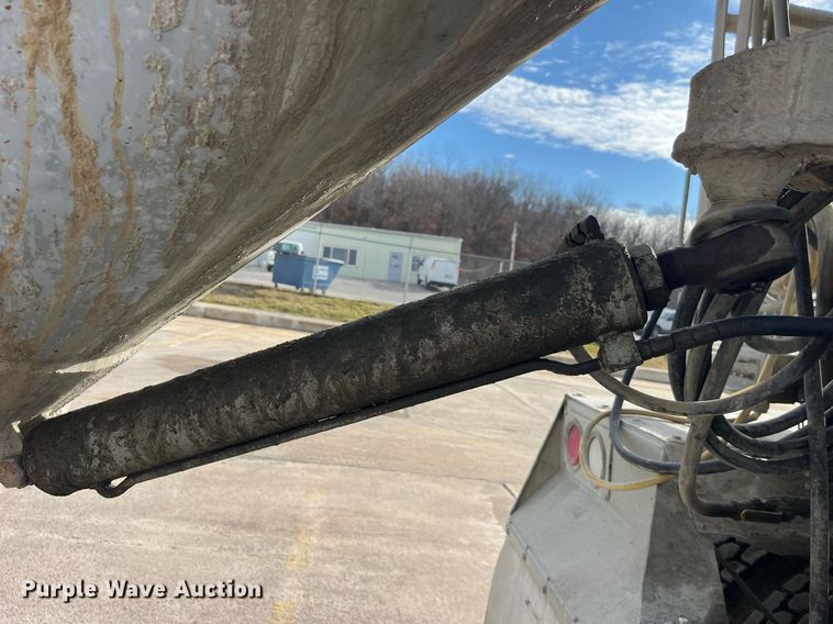 image for item LD9981 2005 Mack CV713 ready mix truck