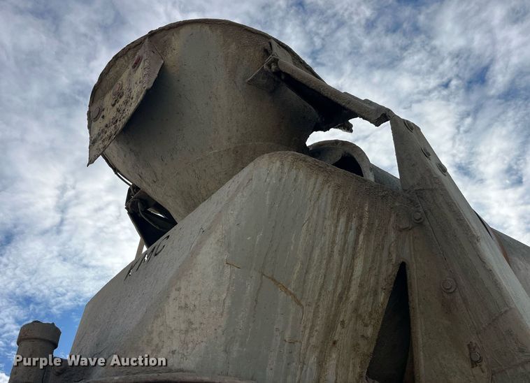 image for item LD9981 2005 Mack CV713 ready mix truck