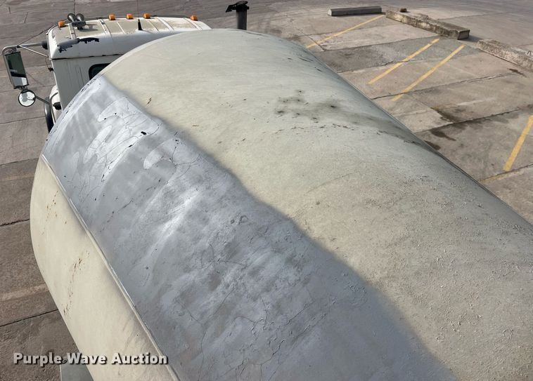 image for item LD9981 2005 Mack CV713 ready mix truck