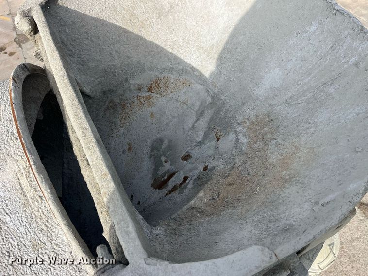 image for item LD9981 2005 Mack CV713 ready mix truck