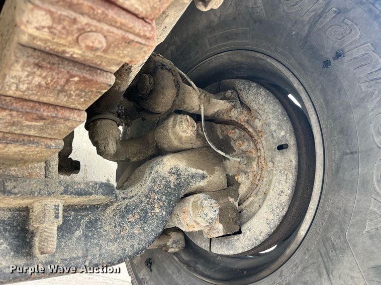 image for item LD9981 2005 Mack CV713 ready mix truck