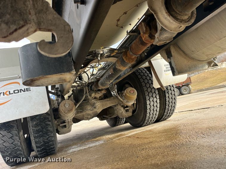 image for item LD9981 2005 Mack CV713 ready mix truck