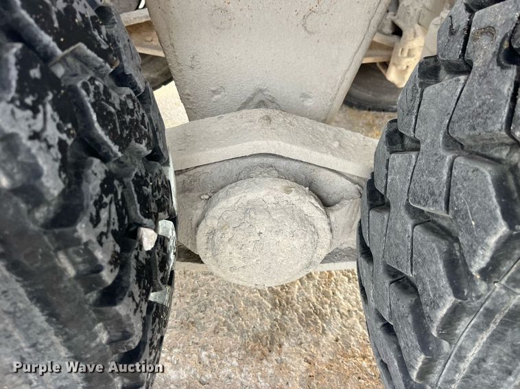 image for item LD9981 2005 Mack CV713 ready mix truck