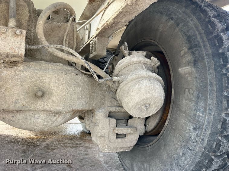 image for item LD9981 2005 Mack CV713 ready mix truck