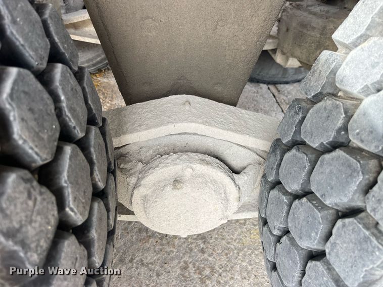 image for item LD9981 2005 Mack CV713 ready mix truck