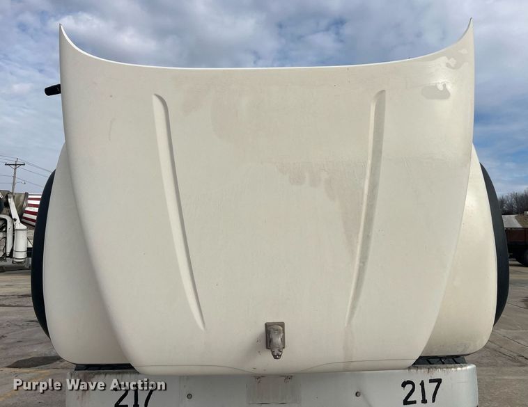 image for item LD9981 2005 Mack CV713 ready mix truck