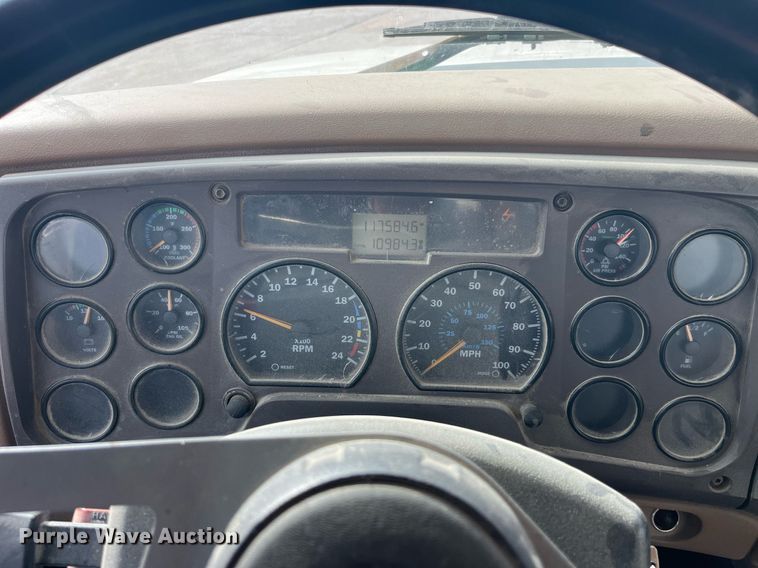 image for item LD9981 2005 Mack CV713 ready mix truck