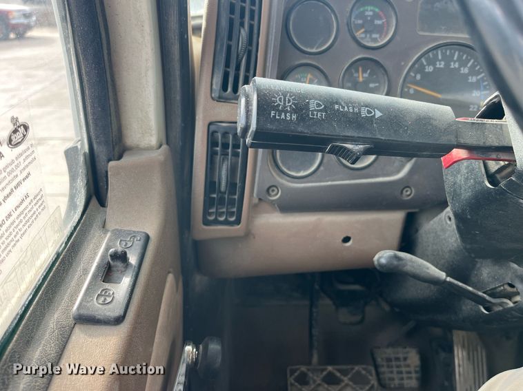 image for item LD9981 2005 Mack CV713 ready mix truck