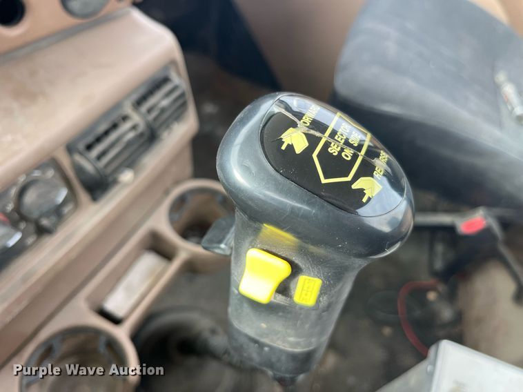 image for item LD9981 2005 Mack CV713 ready mix truck