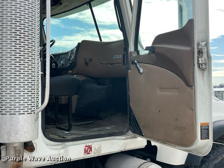 image for item LD9981 2005 Mack CV713 ready mix truck