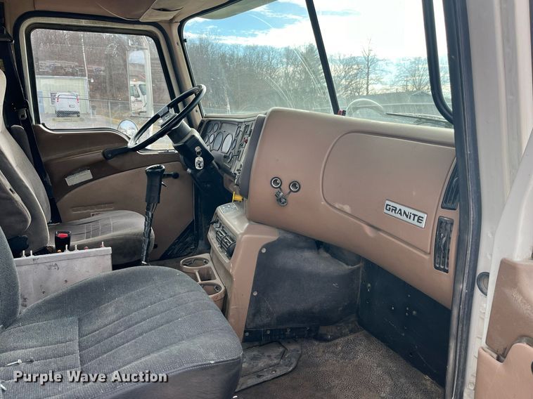 image for item LD9981 2005 Mack CV713 ready mix truck