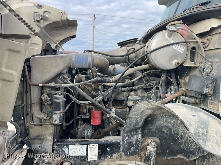 image for item LD9981 2005 Mack CV713 ready mix truck