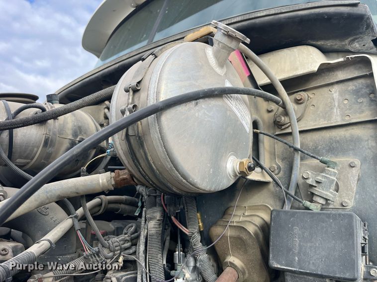 image for item LD9981 2005 Mack CV713 ready mix truck