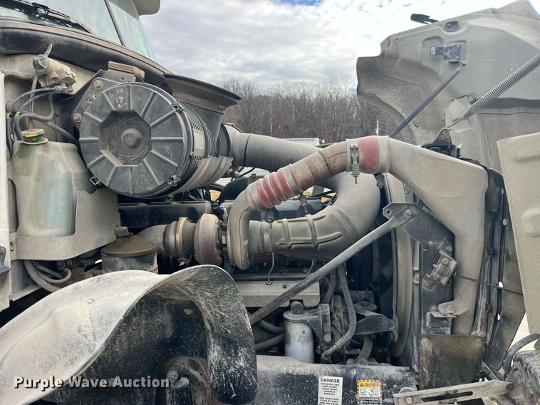 image for item LD9981 2005 Mack CV713 ready mix truck