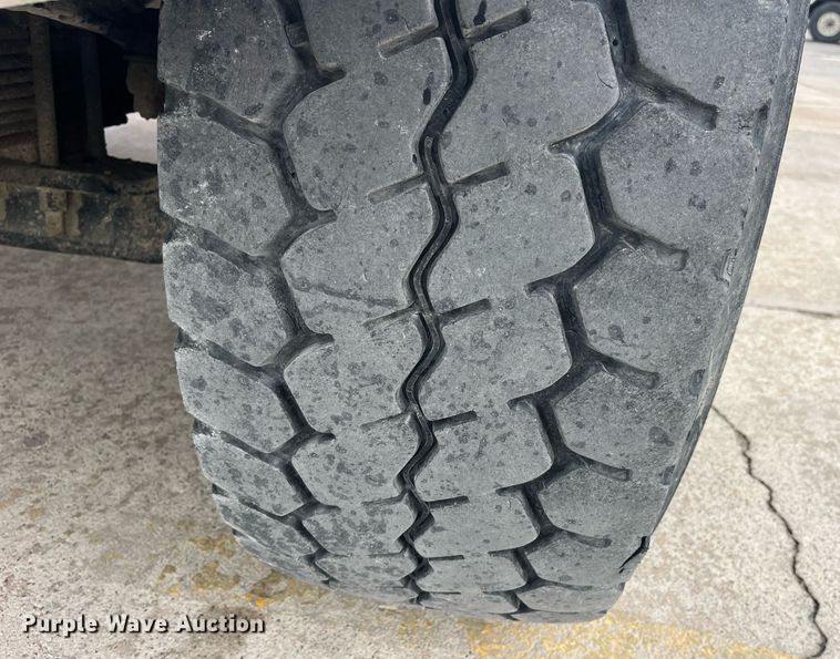 image for item LD9981 2005 Mack CV713 ready mix truck