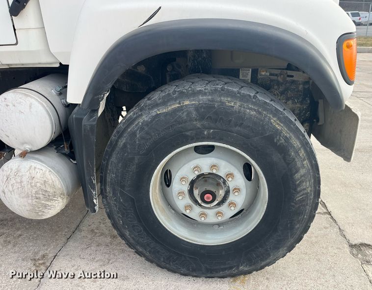 image for item LD9981 2005 Mack CV713 ready mix truck