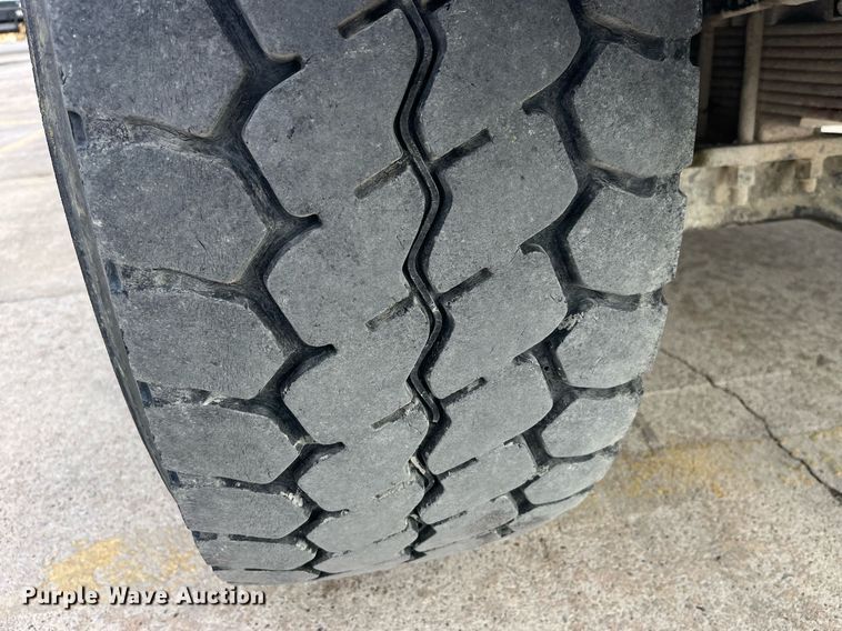 image for item LD9981 2005 Mack CV713 ready mix truck