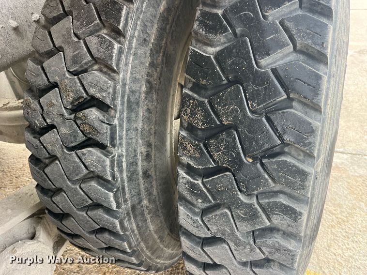 image for item LD9981 2005 Mack CV713 ready mix truck