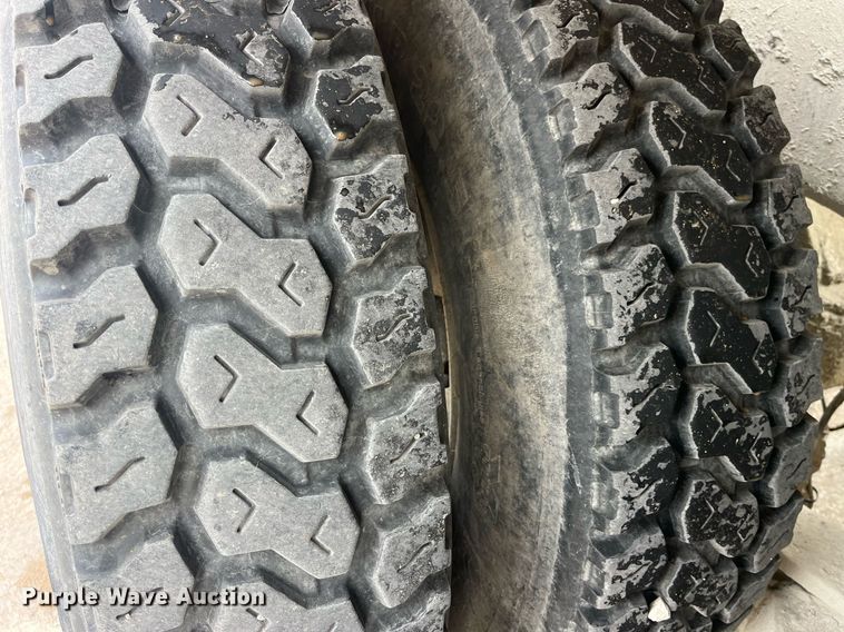 image for item LD9981 2005 Mack CV713 ready mix truck