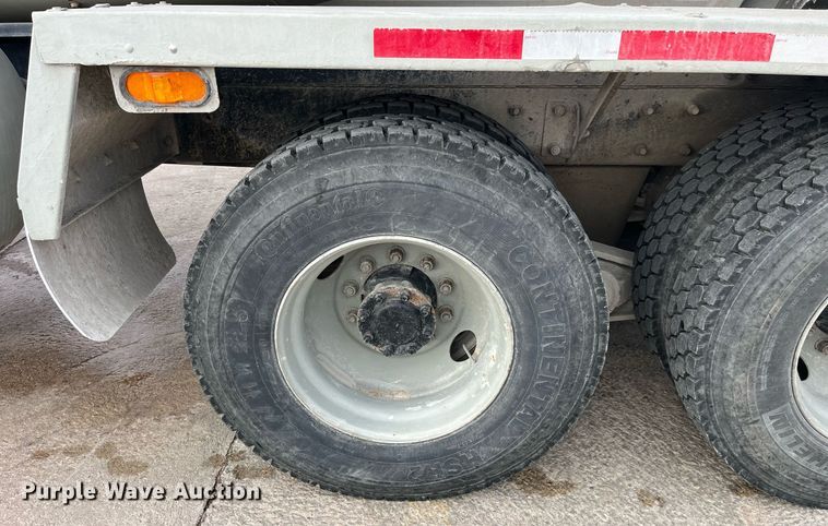 image for item LD9981 2005 Mack CV713 ready mix truck