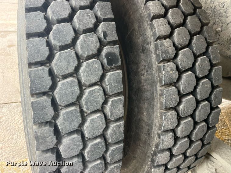 image for item LD9981 2005 Mack CV713 ready mix truck