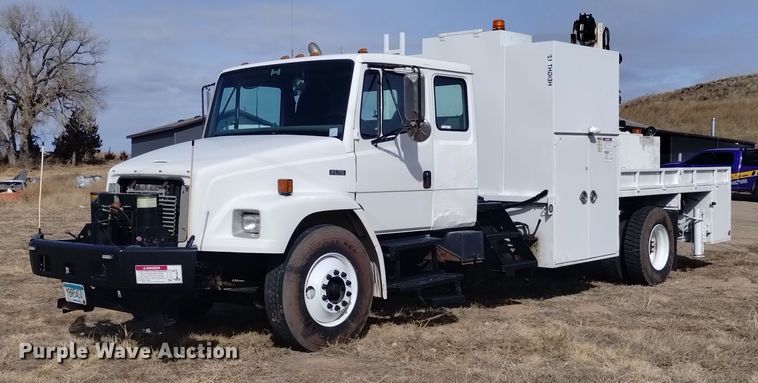 image for item LN9927 2004 Freightliner FL70 crane truck