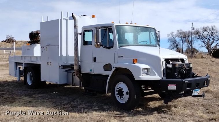 image for item LN9927 2004 Freightliner FL70 crane truck