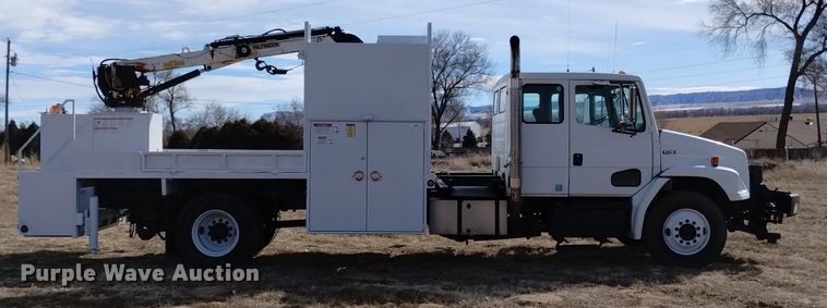 image for item LN9927 2004 Freightliner FL70 crane truck