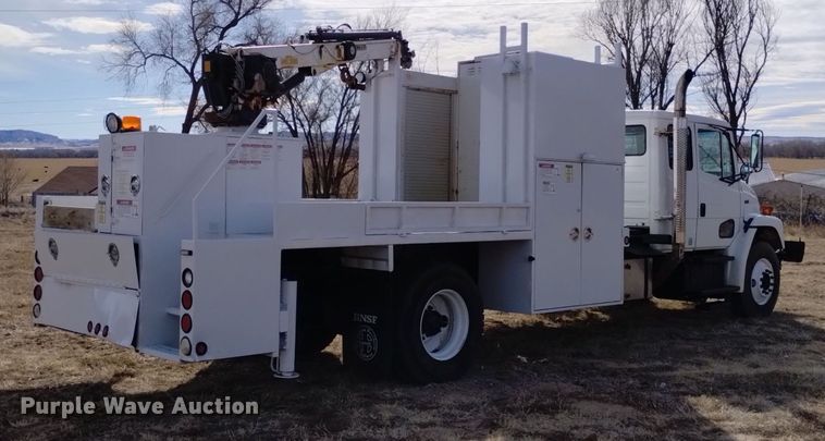 image for item LN9927 2004 Freightliner FL70 crane truck