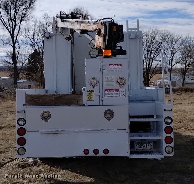 image for item LN9927 2004 Freightliner FL70 crane truck