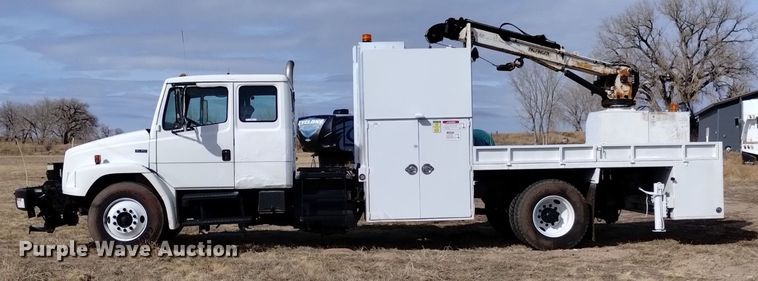 image for item LN9927 2004 Freightliner FL70 crane truck