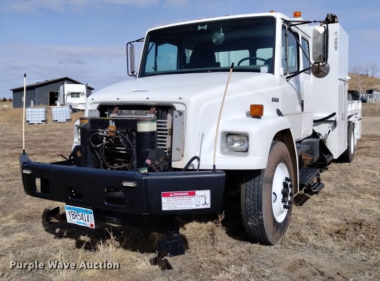 image for item LN9927 2004 Freightliner FL70 crane truck