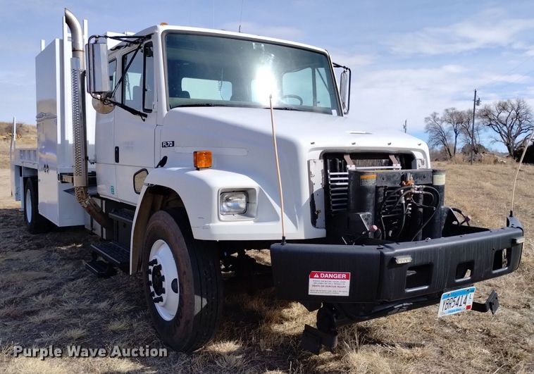 image for item LN9927 2004 Freightliner FL70 crane truck