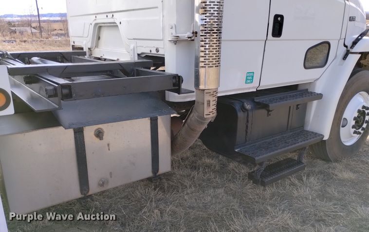 image for item LN9927 2004 Freightliner FL70 crane truck