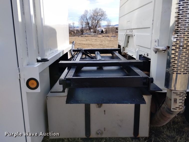 image for item LN9927 2004 Freightliner FL70 crane truck