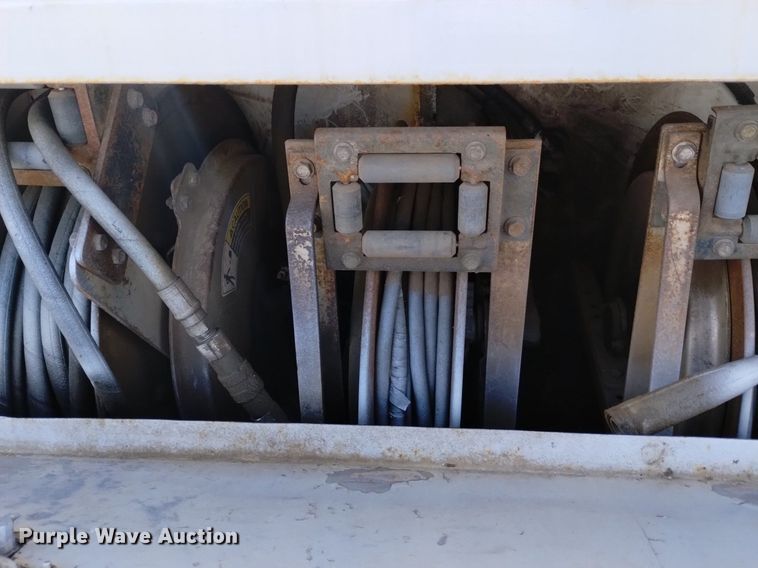 image for item LN9927 2004 Freightliner FL70 crane truck