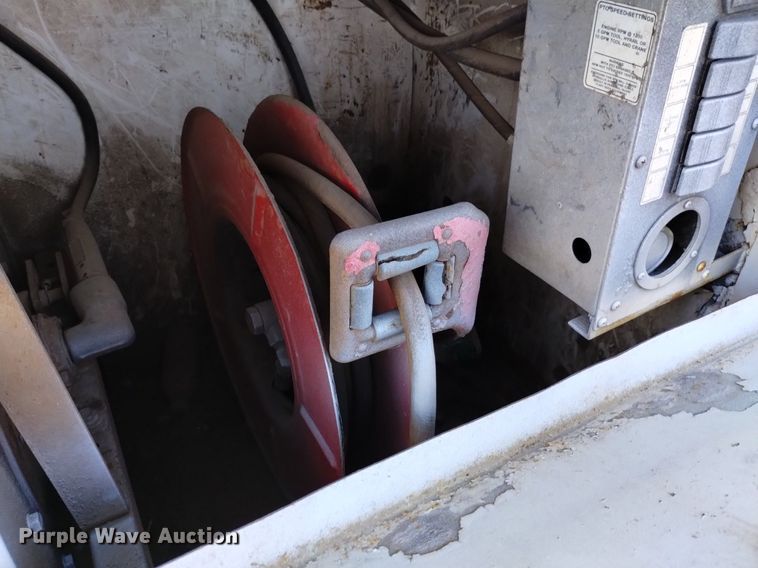 image for item LN9927 2004 Freightliner FL70 crane truck