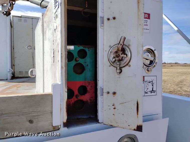 image for item LN9927 2004 Freightliner FL70 crane truck