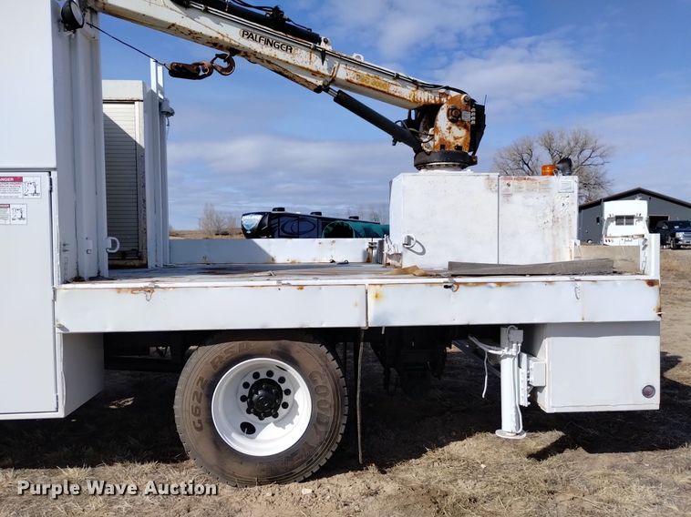 image for item LN9927 2004 Freightliner FL70 crane truck