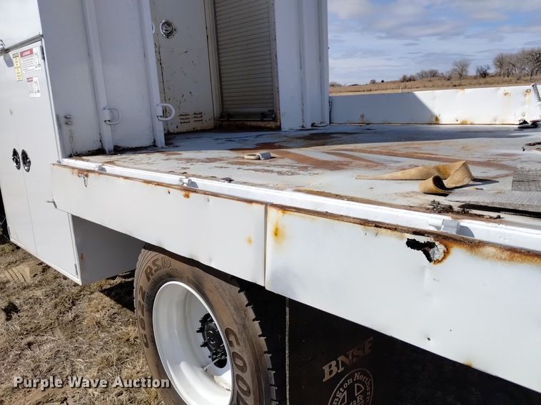 image for item LN9927 2004 Freightliner FL70 crane truck