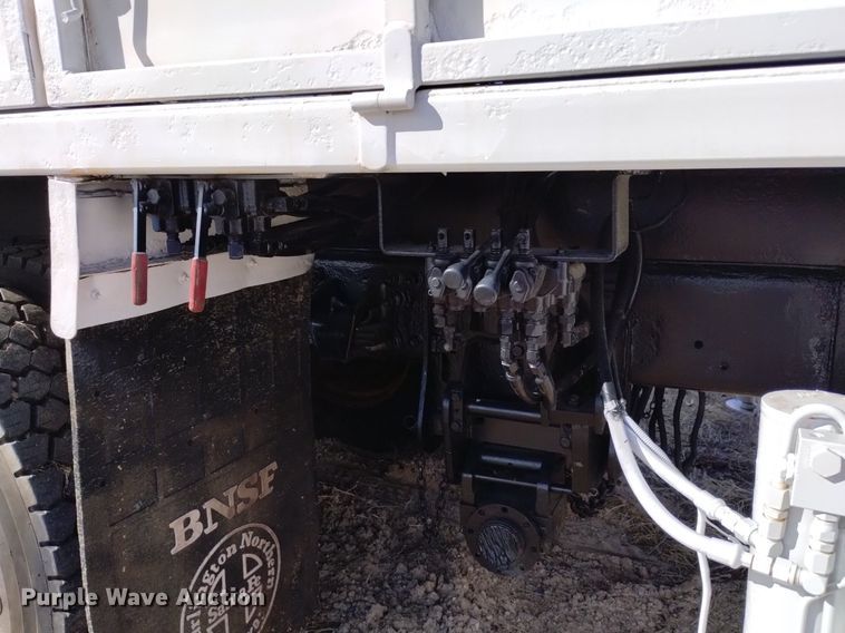 image for item LN9927 2004 Freightliner FL70 crane truck