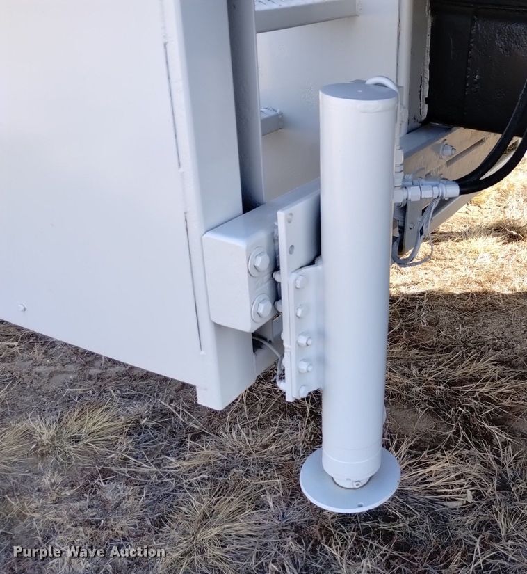 image for item LN9927 2004 Freightliner FL70 crane truck