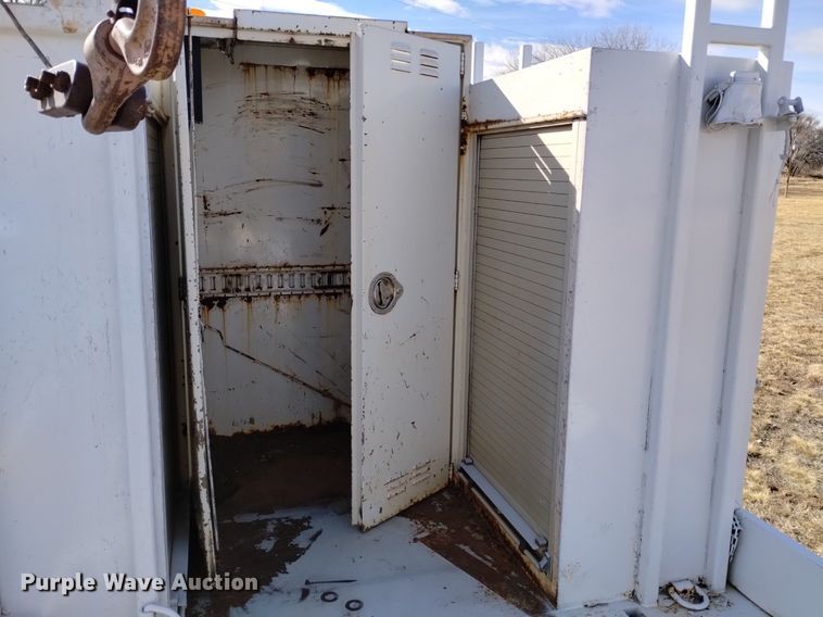 image for item LN9927 2004 Freightliner FL70 crane truck