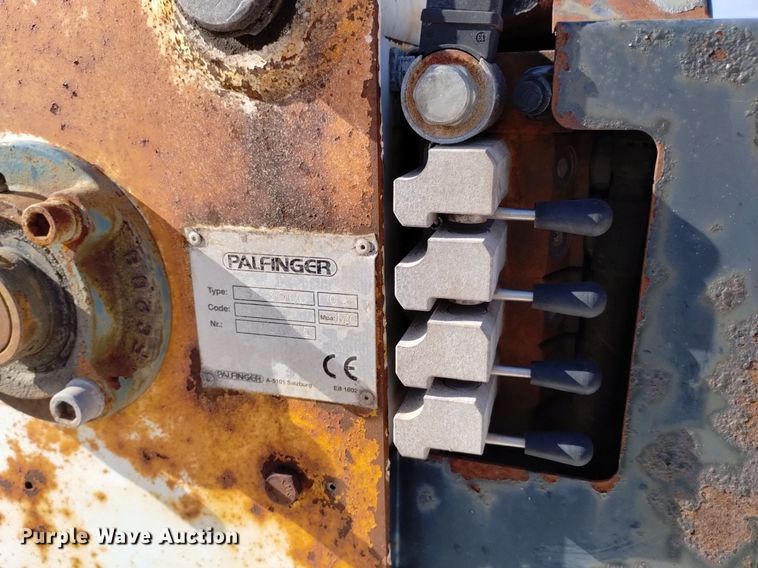 image for item LN9927 2004 Freightliner FL70 crane truck