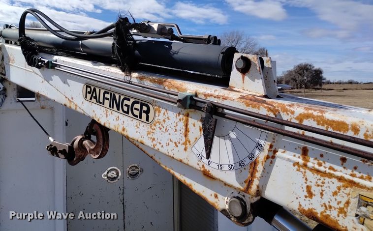 image for item LN9927 2004 Freightliner FL70 crane truck