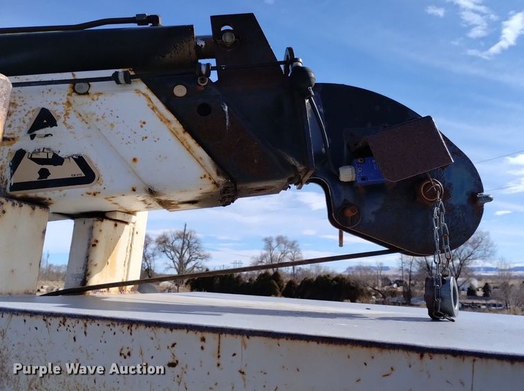 image for item LN9927 2004 Freightliner FL70 crane truck