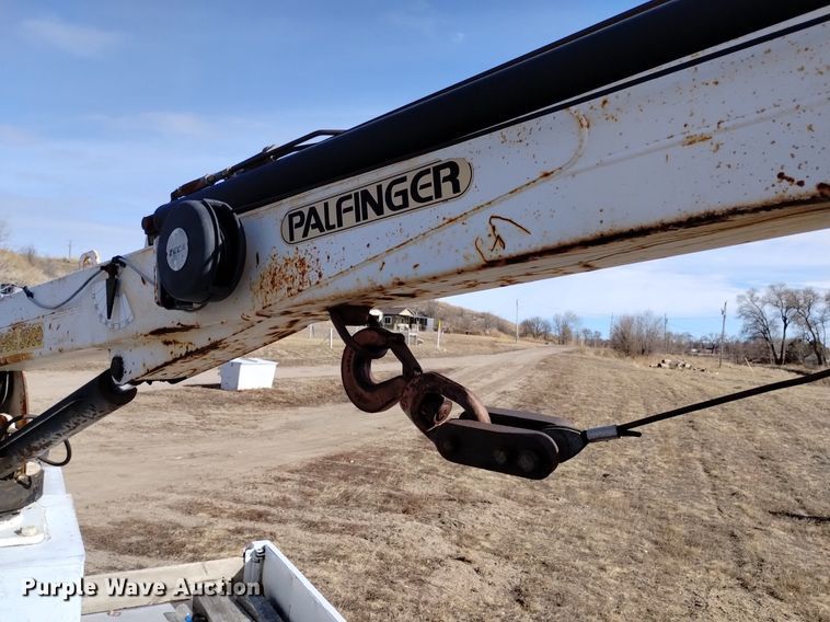 image for item LN9927 2004 Freightliner FL70 crane truck