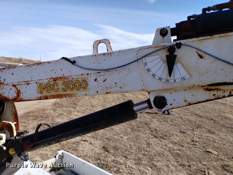 image for item LN9927 2004 Freightliner FL70 crane truck